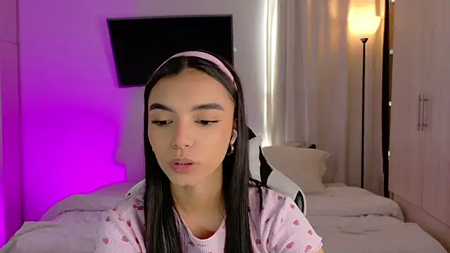 AnabelWolf online show from 09-27-25, 04:45