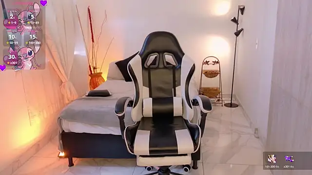 AnabelWolf online show from 11-19-25, 05:02