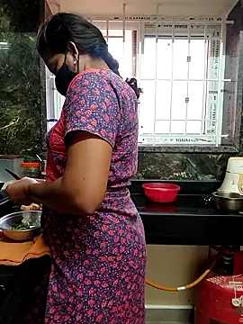 Snapshot of Tamil_Shalini_Lustyy chatting on 02-12-26, 01:33 Tamil Shalini Lustyy online show from 02-12-26, 01:33