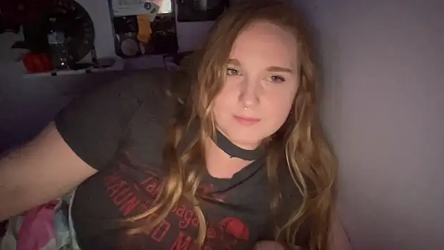 Snapshot of thickgingergoddess chatting on 12-15-24, 07:46 thickgingergoddess online show from 12-15-24, 07:46