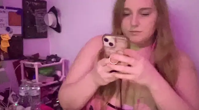 Snapshot of thickgingergoddess chatting on 12-18-24, 01:26 thickgingergoddess online show from 12-18-24, 01:26