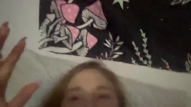 Snapshot of thickgingergoddess chatting on 01-18-25, 07:15 thickgingergoddess online show from 01-18-25, 07:15