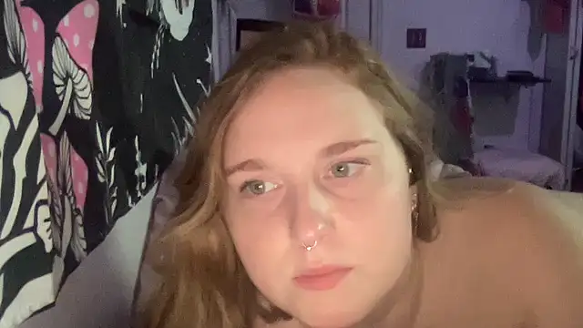 Snapshot of thickgingergoddess chatting on 01-19-25, 05:58 thickgingergoddess online show from 01-19-25, 05:58