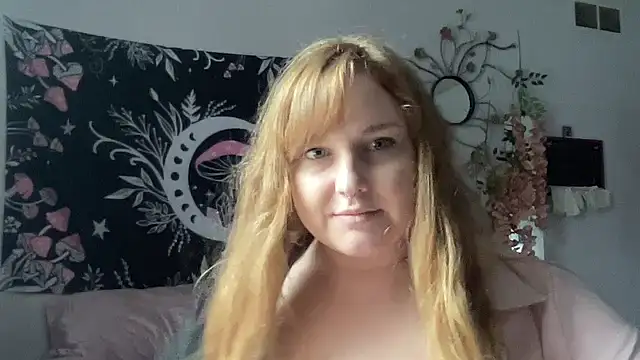 Snapshot of thickgingergoddess chatting on 02-04-25, 08:17 thickgingergoddess online show from 02-04-25, 08:17