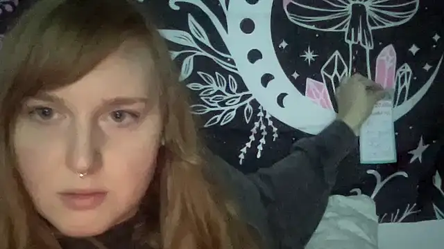 Snapshot of thickgingergoddess chatting on 02-06-25, 11:04 thickgingergoddess online show from 02-06-25, 11:04