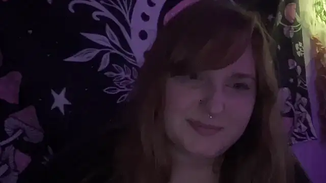 Snapshot of thickgingergoddess chatting on 02-24-25, 01:57 thickgingergoddess online show from 02-24-25, 01:57