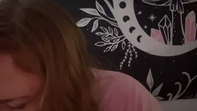 Snapshot of thickgingergoddess chatting on 02-24-25, 08:14 thickgingergoddess online show from 02-24-25, 08:14