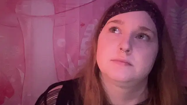 Snapshot of thickgingergoddess chatting on 02-28-25, 11:23 thickgingergoddess online show from 02-28-25, 11:23