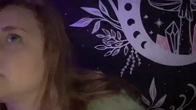 Snapshot of thickgingergoddess chatting on 03-05-25, 04:24 thickgingergoddess online show from 03-05-25, 04:24