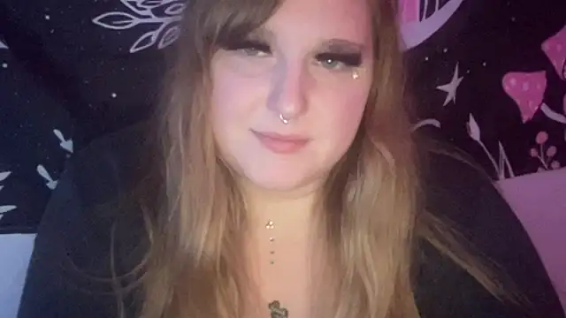 Snapshot of thickgingergoddess chatting on 03-18-25, 03:42 thickgingergoddess online show from 03-18-25, 03:42