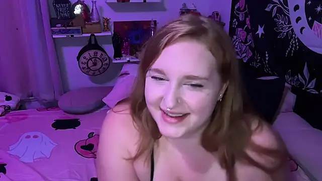 Snapshot of thickgingergoddess chatting on 09-13-25, 01:27 thickgingergoddess online show from 09-13-25, 01:27