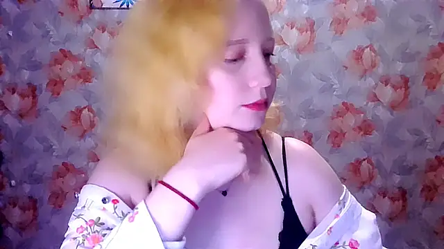 Snapshot of MelxMellie chatting on 05-14-26, 04:47 MelxMellie online show from 05-14-26, 04:47