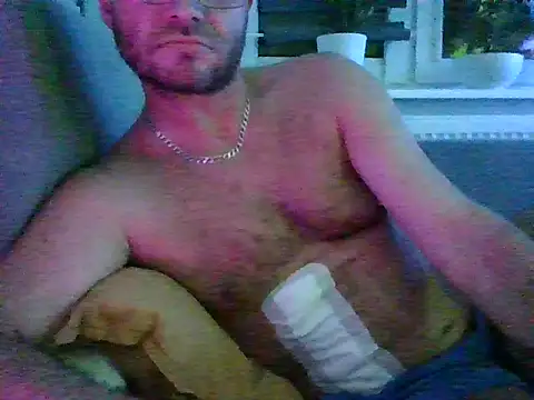 Snapshot of Ak0904 chatting on 10-11-25, 06:28 Ak0904 online show from 10-11-25, 06:28