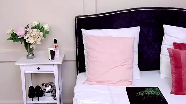 Snapshot of KatyNolan chatting on 02-21-25, 03:12 KatyNolan online show from 02-21-25, 03:12