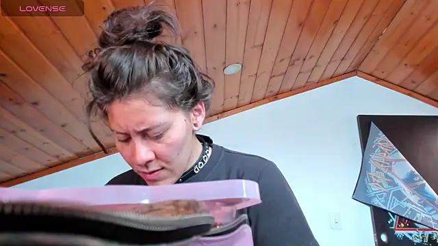 Snapshot of Darkness_jones_ chatting on 03-06-26, 04:14 Darkness jones online show from 03-06-26, 04:14