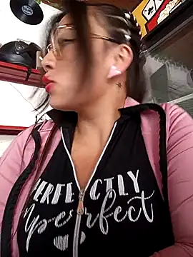 Snapshot of LIZ-06_ chatting on 09-12-25, 04:51 LIZ-06 online show from 09-12-25, 04:51
