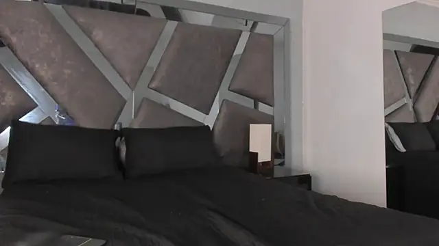 Radiant Naomi online show from 05-09-26, 11:59
