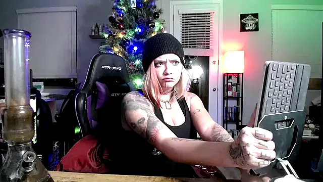 tayweird online show from 12-11-24, 05:21