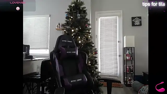 tayweird online show from 12-20-24, 07:39