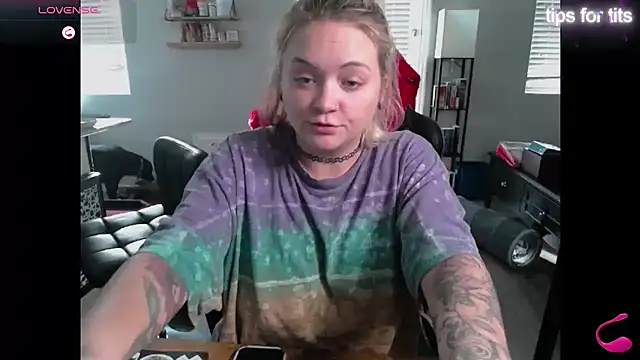 tayweird online show from 01-22-25, 11:21