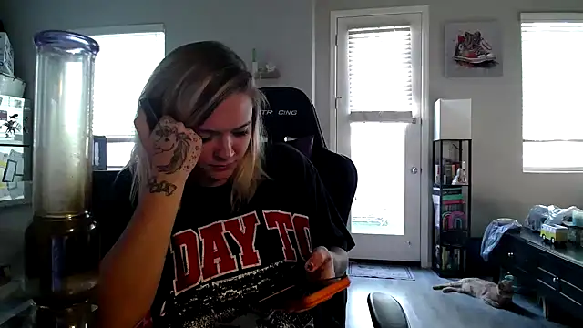 tayweird online show from 09-25-25, 12:03