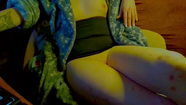 Snapshot of Skwirtyashka chatting on 12-14-24, 07:14 Skwirtyashka online show from 12-14-24, 07:14