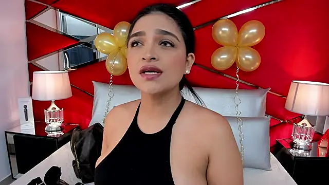 Snapshot of AdeleGray chatting on 02-19-25, 12:00 AdeleGray online show from 02-19-25, 12:00