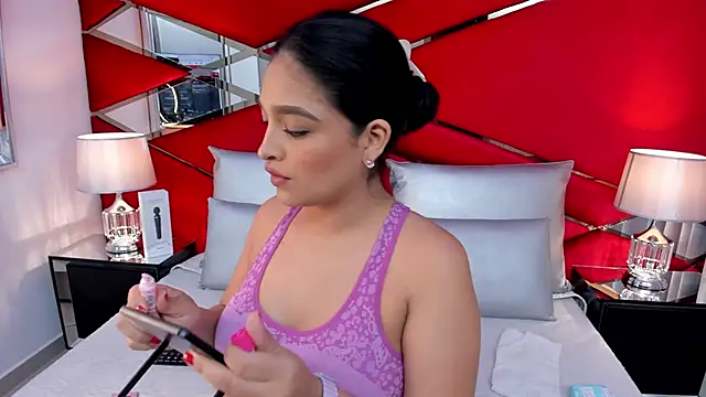 Snapshot of AdeleGray chatting on 03-16-25, 12:33 AdeleGray online show from 03-16-25, 12:33