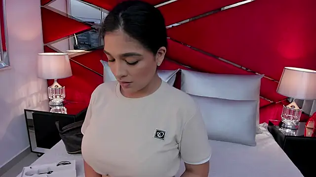 Snapshot of AdeleGray chatting on 03-21-25, 11:44 AdeleGray online show from 03-21-25, 11:44