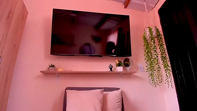 sofiaVelez01 online show from 04-28-26, 04:23