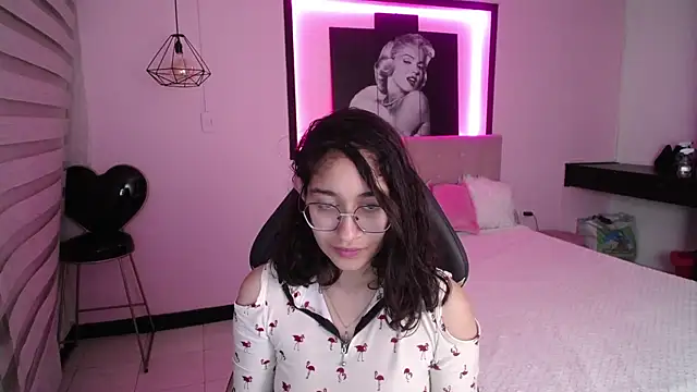 Lili Gomez  online show from 12-21-24, 12:38