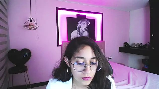 Lili Gomez  online show from 12-27-24, 10:37