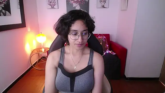 Lili Gomez  online show from 02-18-25, 04:48