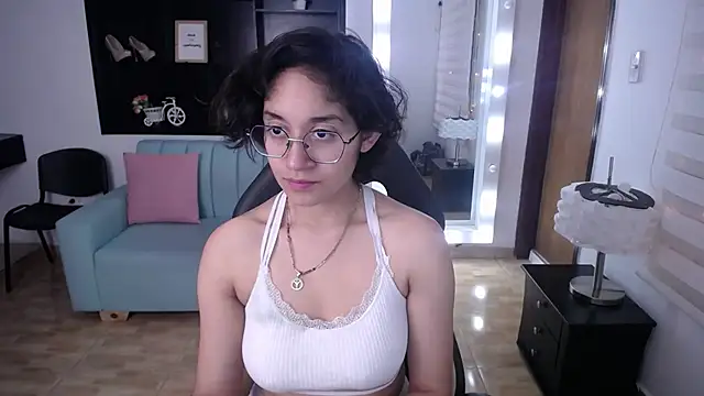 Lili Gomez  online show from 03-11-25, 01:56