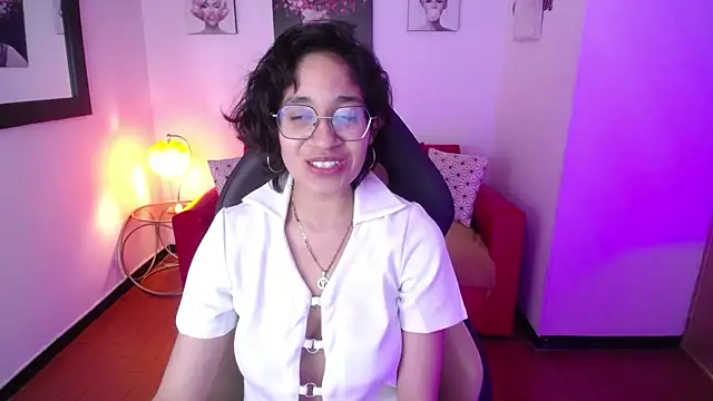 Lili Gomez  online show from 03-22-25, 04:58