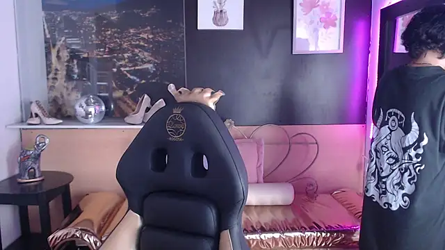 Lili Gomez  online show from 10-24-25, 02:02