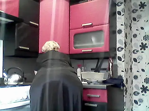 Snapshot of Lisa_Suzie chatting on 11-18-25, 11:14 Lisa Suzie online show from 11-18-25, 11:14