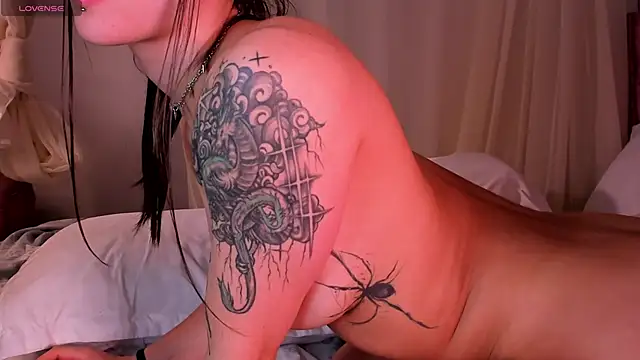 Lia Sweett  online show from 12-19-24, 08:44