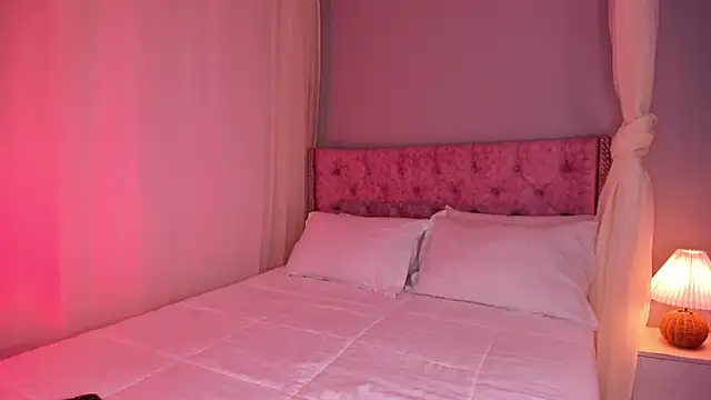 Lia Sweett  online show from 01-13-25, 02:32