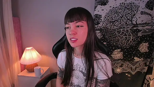 Lia Sweett  online show from 01-14-25, 01:38