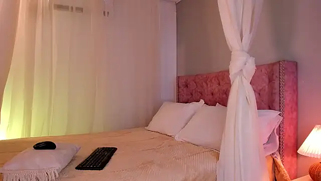 Lia Sweett  online show from 01-16-25, 02:41
