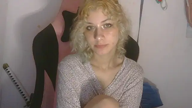 Snapshot of LadyhNigth chatting on 04-17-26, 12:57 LadyhNigth online show from 04-17-26, 12:57