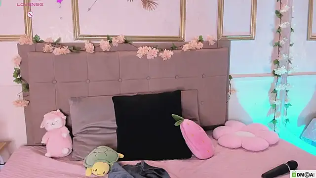 Snapshot of amandalee01 chatting on 07-11-26, 08:33 amandalee01 online show from 07-11-26, 08:33