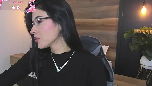 stephanya  online show from 05-06-26, 07:52