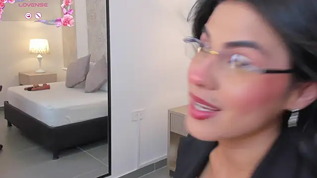 stephanya  online show from 05-15-26, 07:32