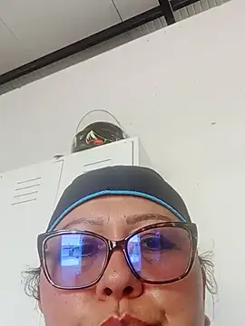 Darly Gomez online show from 02-18-25, 03:32