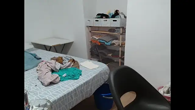 Snapshot of Ursumi1 chatting on 10-16-25, 07:48 Ursumi1 online show from 10-16-25, 07:48