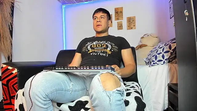 Nicolaskoling online show from 12-12-24, 03:32