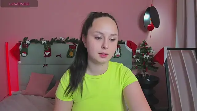 BeatriceReeves online show from 12-19-25, 01:01