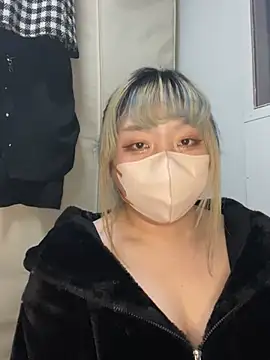 YUNA-yuna online show from 01-14-25, 01:49